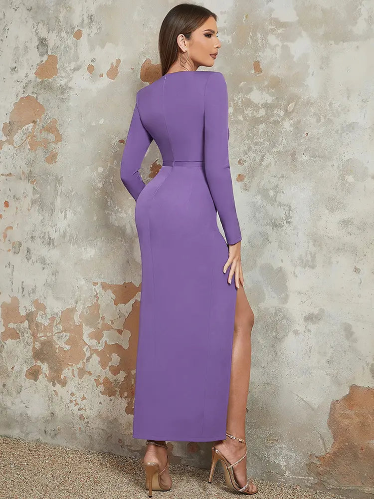 Minimalistisches sexy Sommerkleid mit langen Ärmeln