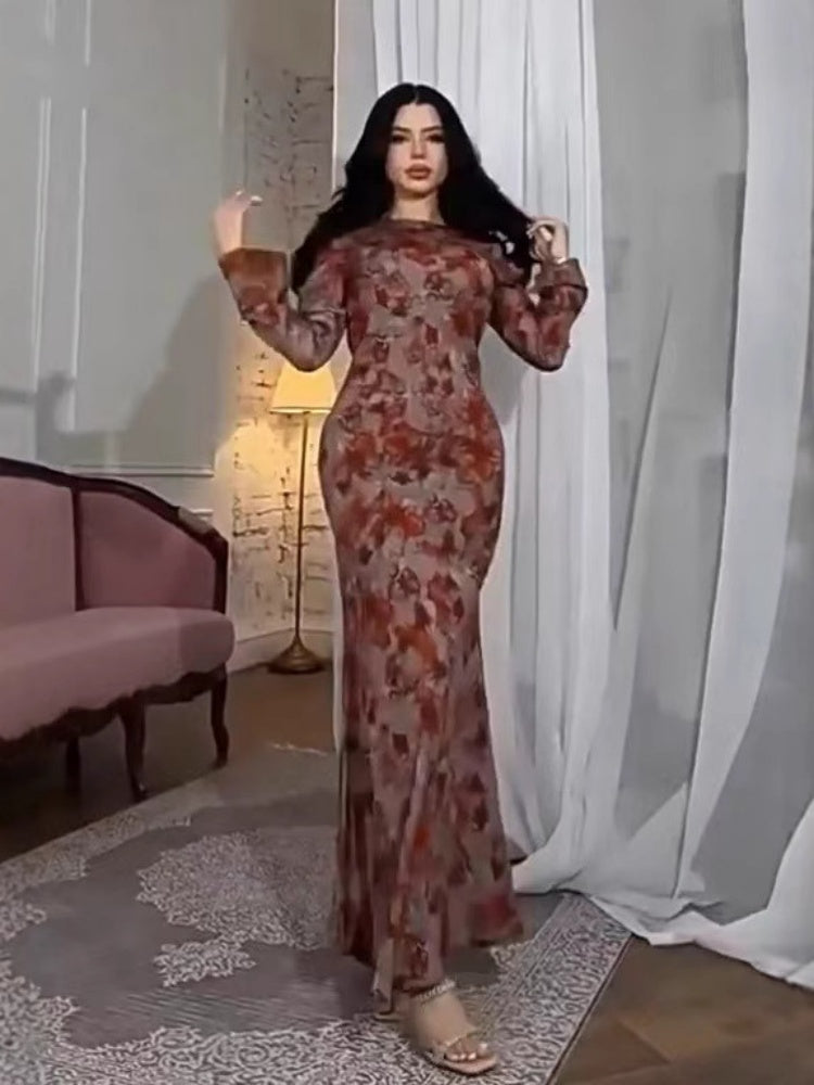 Geblümtes Maxikleid mit Bindegürtel und ausgestellten Ärmeln