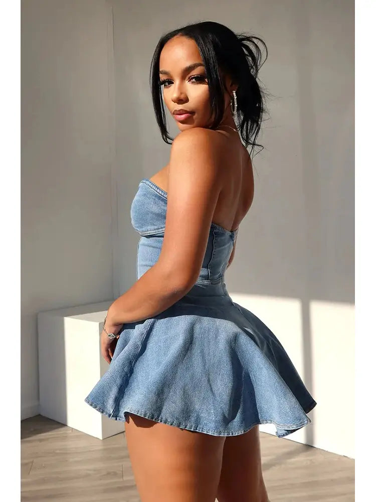 Trägerloses Rüschenkleid aus Denim