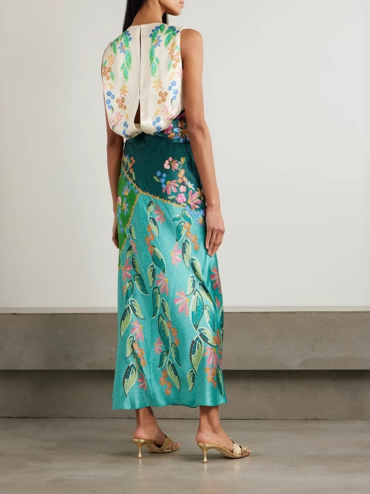 Satin-Kleid mit gedruckten Schnörkeln