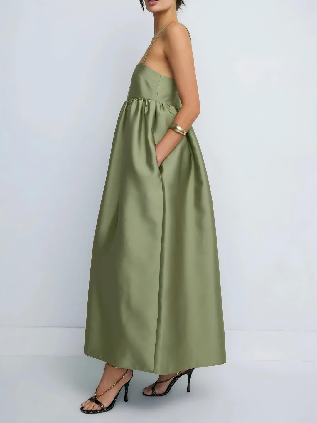 Minimalistisches olivgrünes Babydoll-Maxikleid