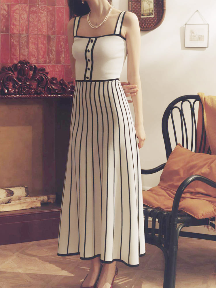 Gestreiftes Colorblock-Strick-Midikleid mit Spaghettiträgern