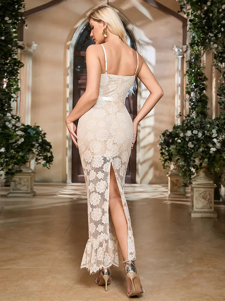Sexy Spitzenkleid mit floralen Cut-Outs