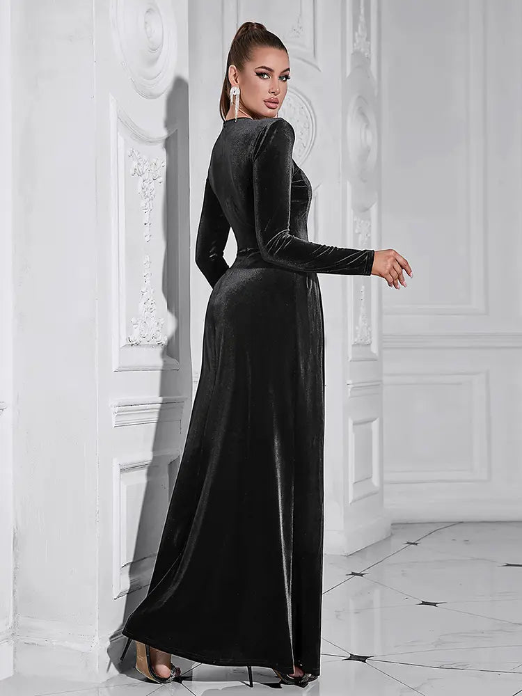Anmutiges Abendkleid mit langen Ärmeln