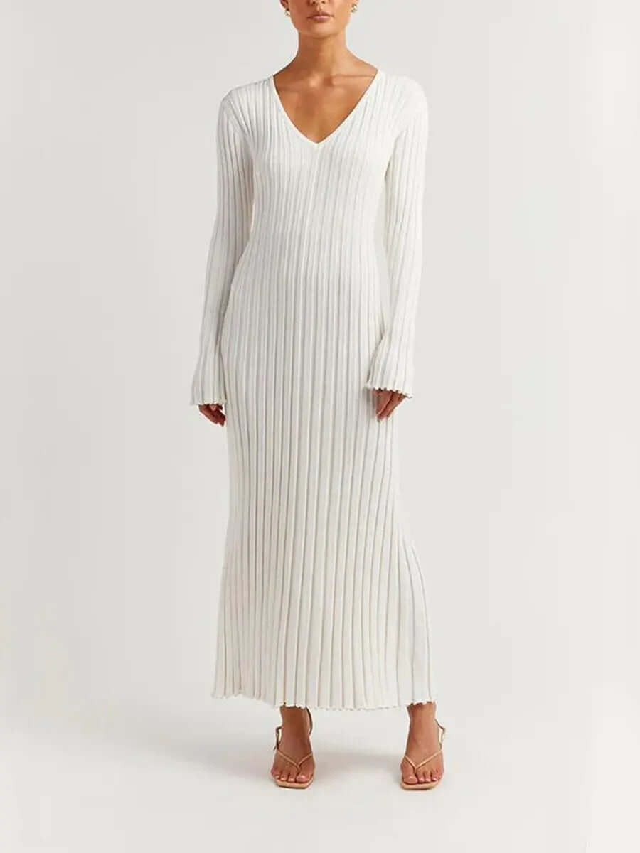 Maxikleid mit V-Ausschnitt, Rüschenärmeln und geripptem Strickmuster