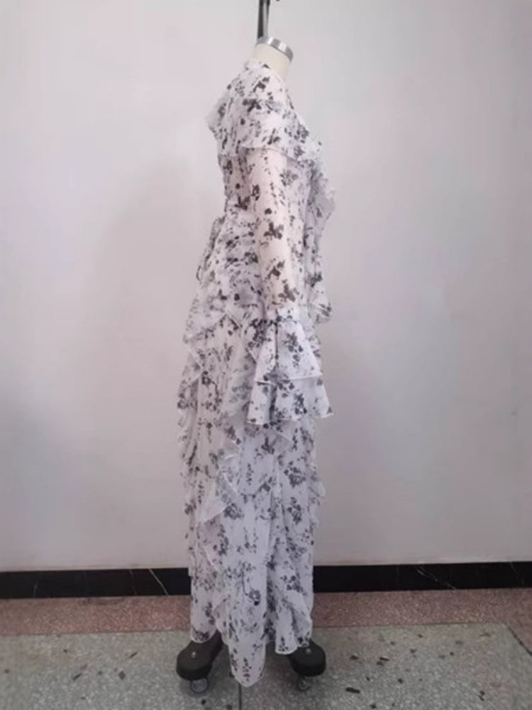 Gestuftes Chiffonkleid mit Glockenärmeln