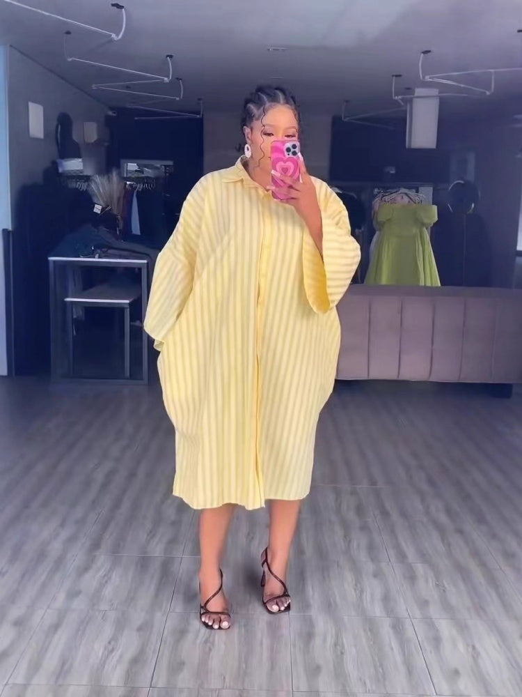 Große Größen Rückenfreies gestreiftes Cardigan-Kleid