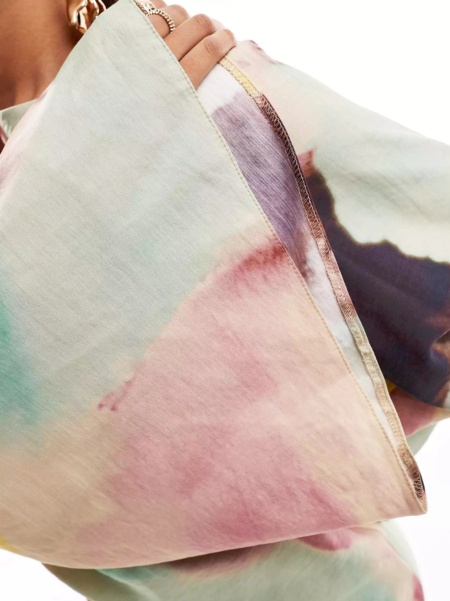 Abstraktes Aquarellmuster, ultralanges Kleid