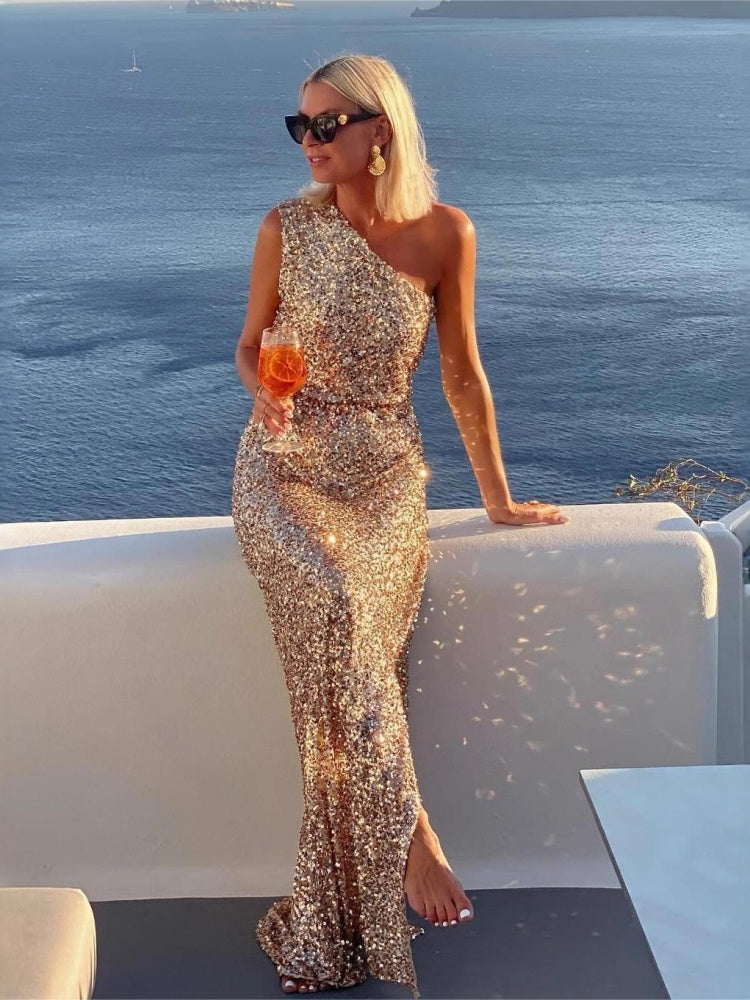 Maxikleid mit Pailletten und Schlitz