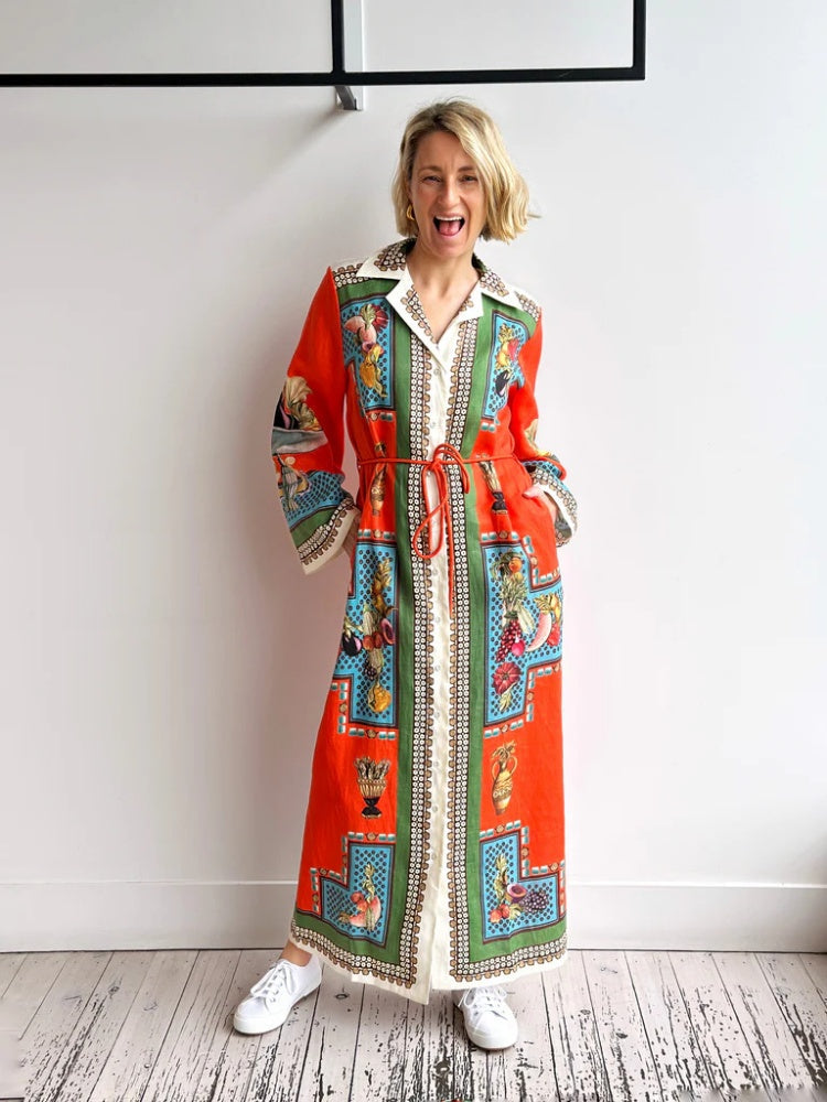 Tailliertes Leinenkleid mit langen Ärmeln