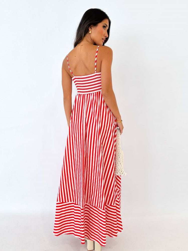 Gestreiftes Midi-Kleid mit schmalen Trägern
