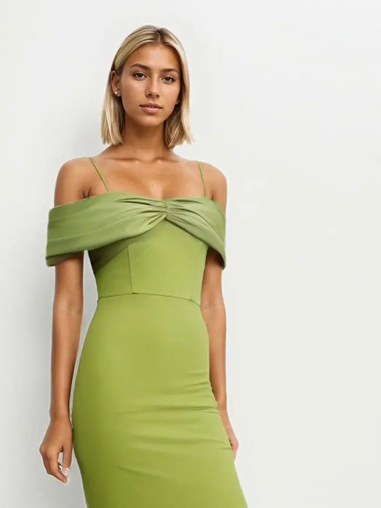 Elegantes gestuftes Abendkleid mit Trägern