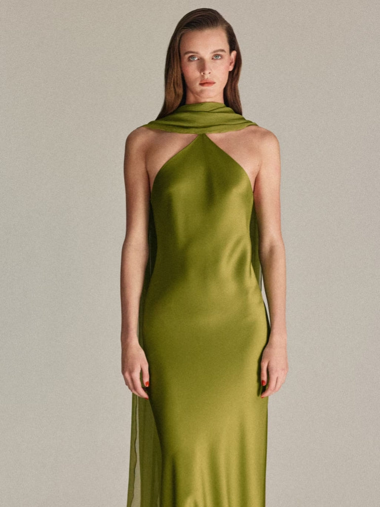 Das Kleid mit abnehmbarem Umhang