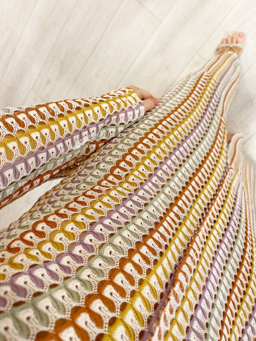 Boho V-Ausschnitt Glockenärmel Wellenförmig Gestreiftes Häkel Maxikleid für den Strandurlaub - Pink