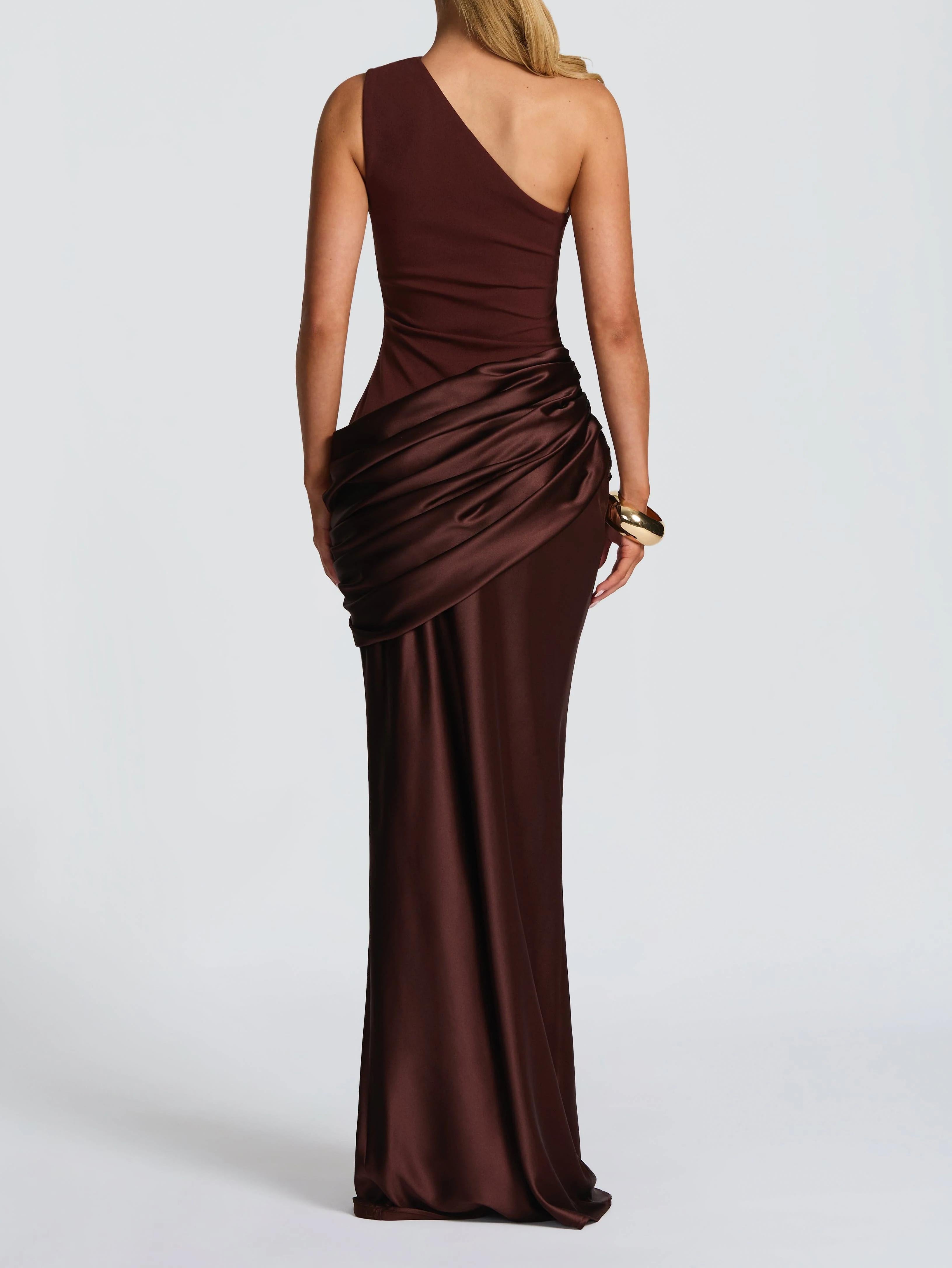 Elegantes, schulterfreies, plissiertes Maxikleid