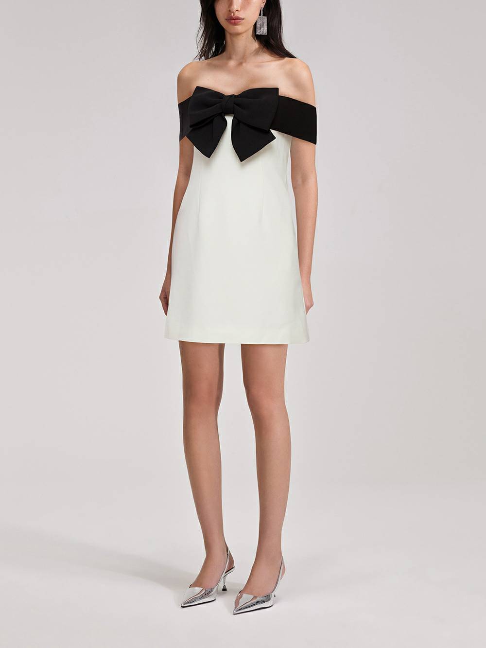 Off-Shoulder-Kleid mit Schleife