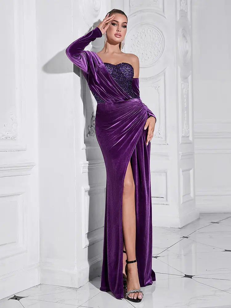 Lila Pailletten-Kleid mit hohem Schlitz