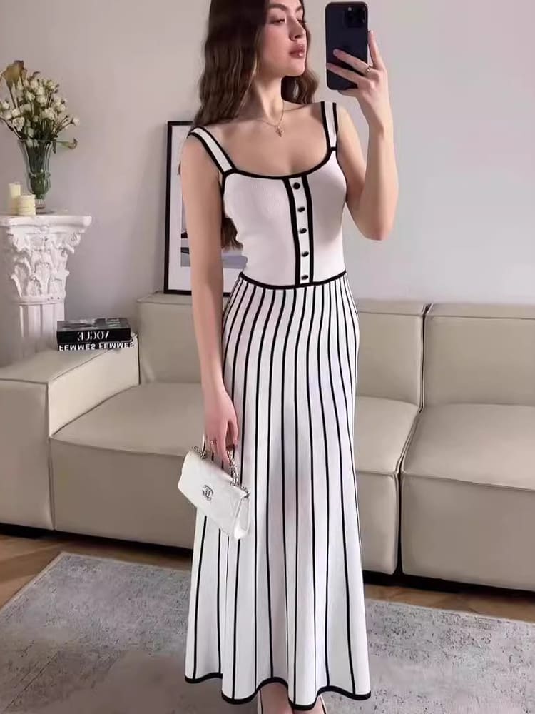 Gestreiftes Colorblock-Strick-Midikleid mit Spaghettiträgern