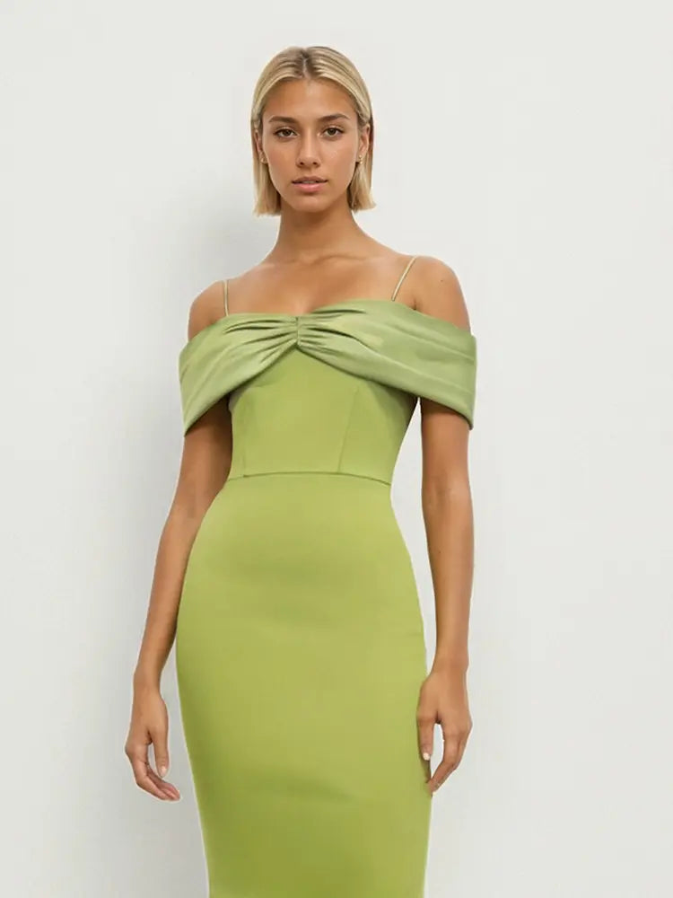 Elegantes gestuftes Abendkleid mit Trägern