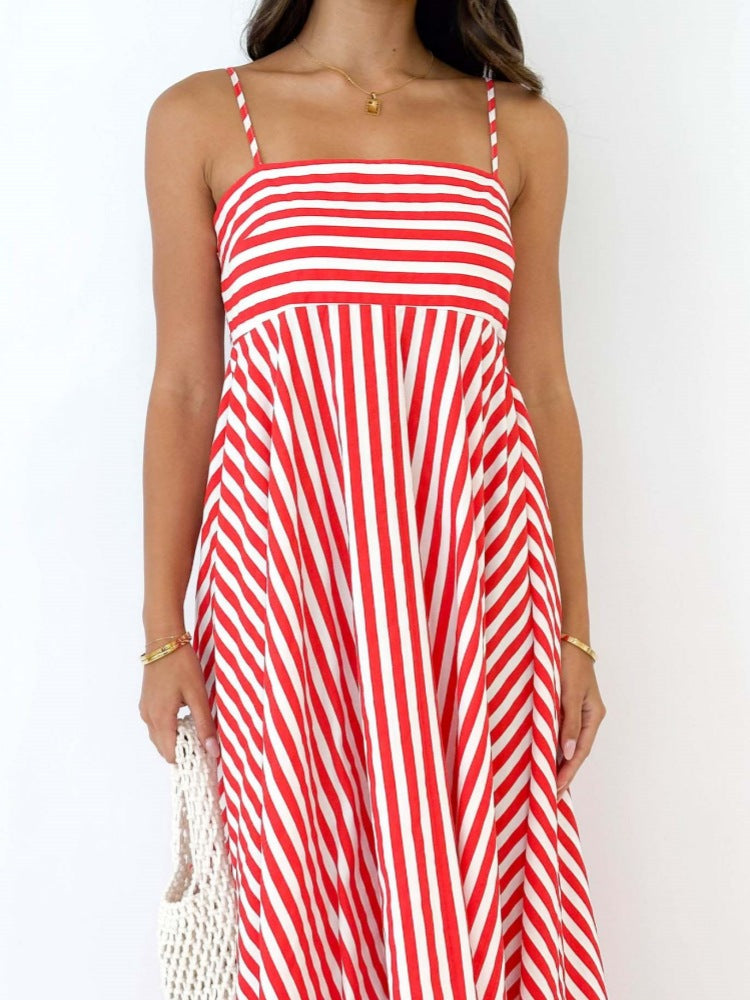 Gestreiftes Midi-Kleid mit schmalen Trägern