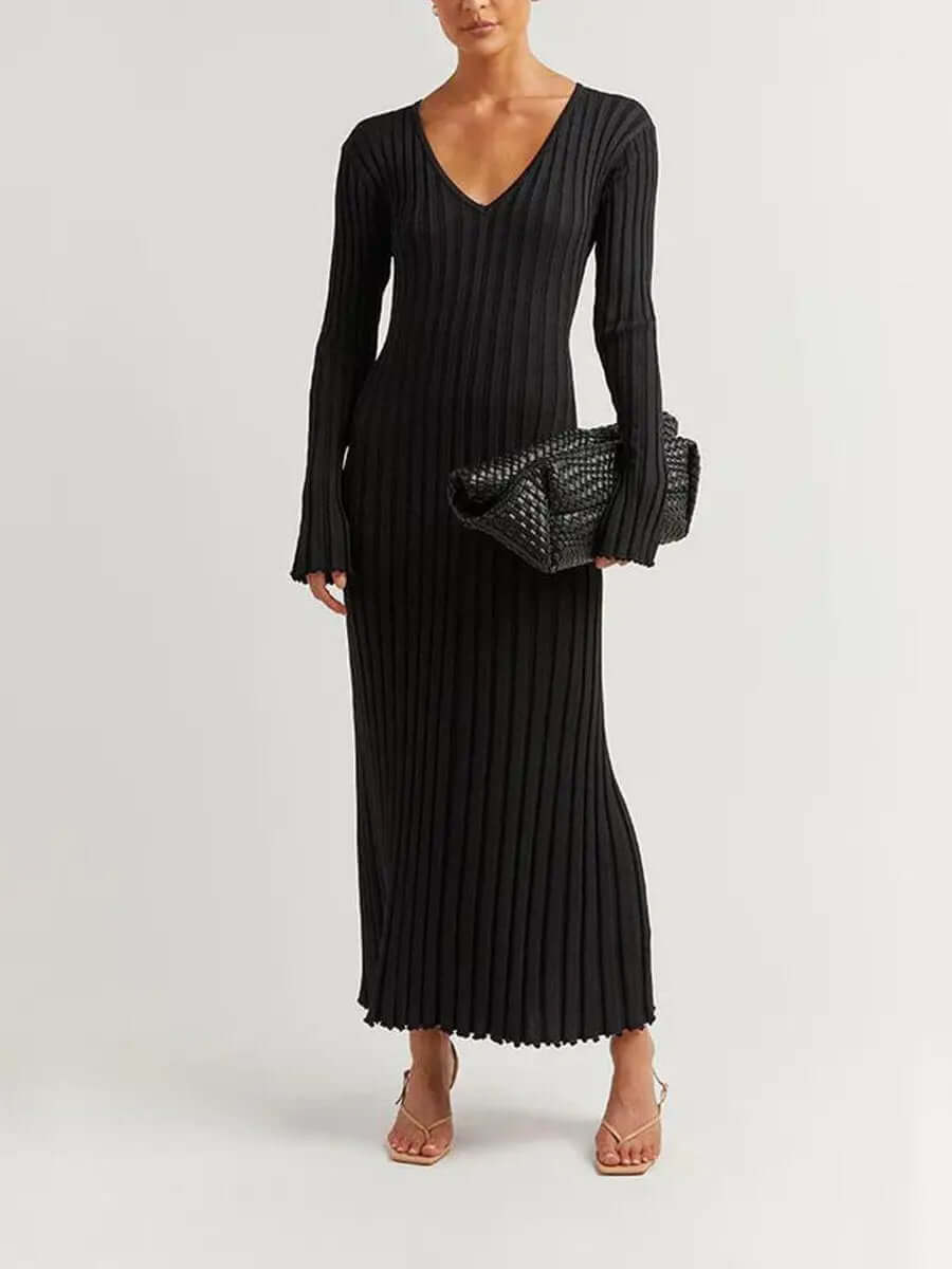 Maxikleid mit V-Ausschnitt, Rüschenärmeln und geripptem Strickmuster