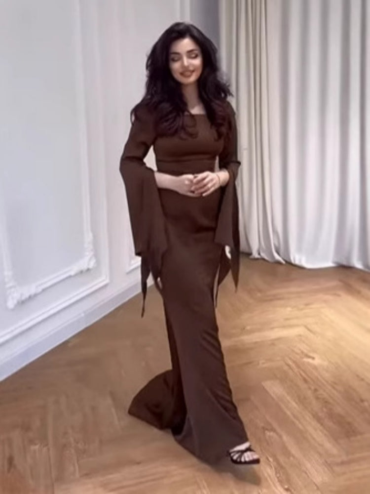 Braunes Fledermausärmel-Gewandkleid