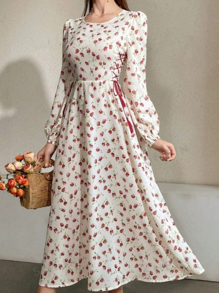 Geblümtes Wickelkleid in Midilänge