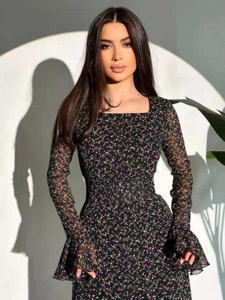 Schwarzes geblümtes Glocken-Maxikleid