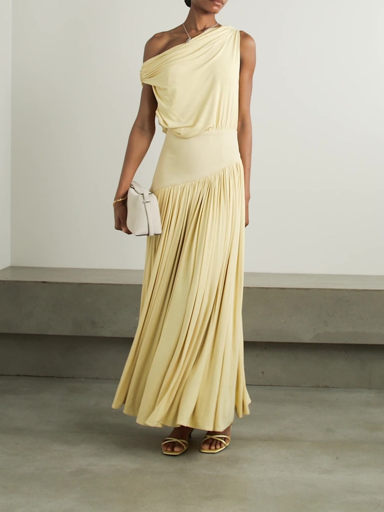 Schulterfreies, figurbetontes langes Kleid