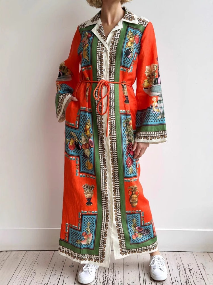 Tailliertes Leinenkleid mit langen Ärmeln