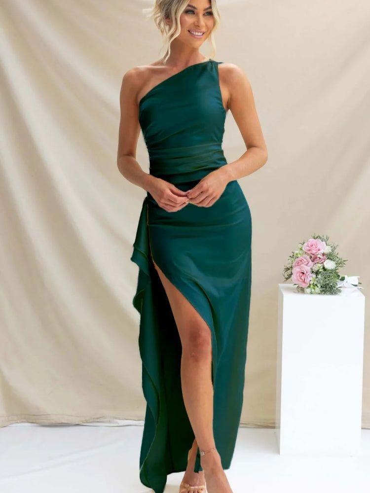 Asymmetrisches Abendkleid mit Schlitz