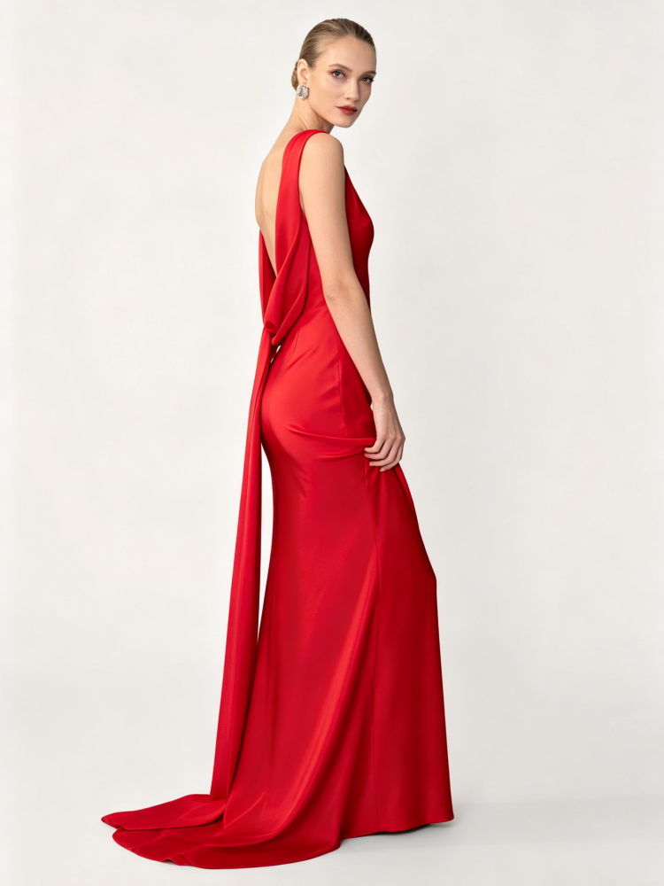 Gefesselt & Gezeichnet – Satin-Abendkleid