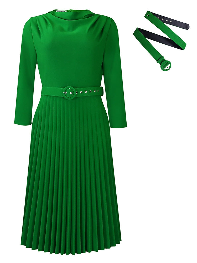 Elegantes einfarbiges Faltenkleid mit Gürtel