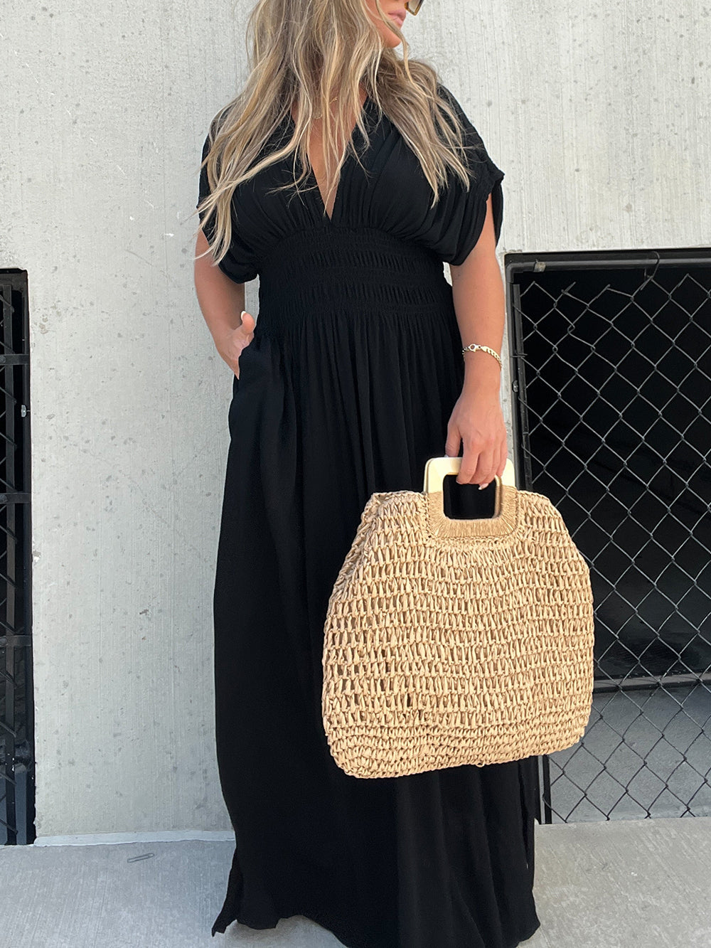 Schwarzes Maxikleid mit gebrochenem Herzen