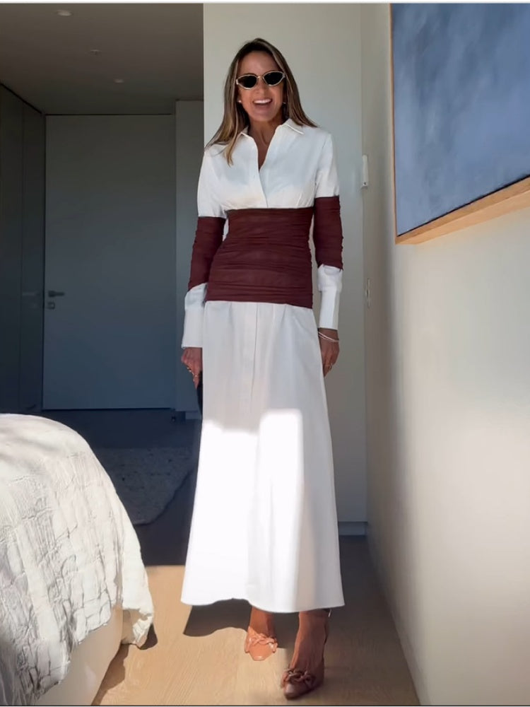 Farbenfrohes Hemdblusenkleid mit Schlitz