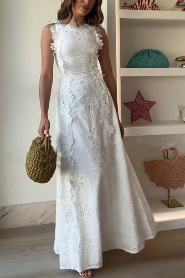 Maxikleid aus zarter Spitze mit Häkeldetails und seitlicher Schnürung