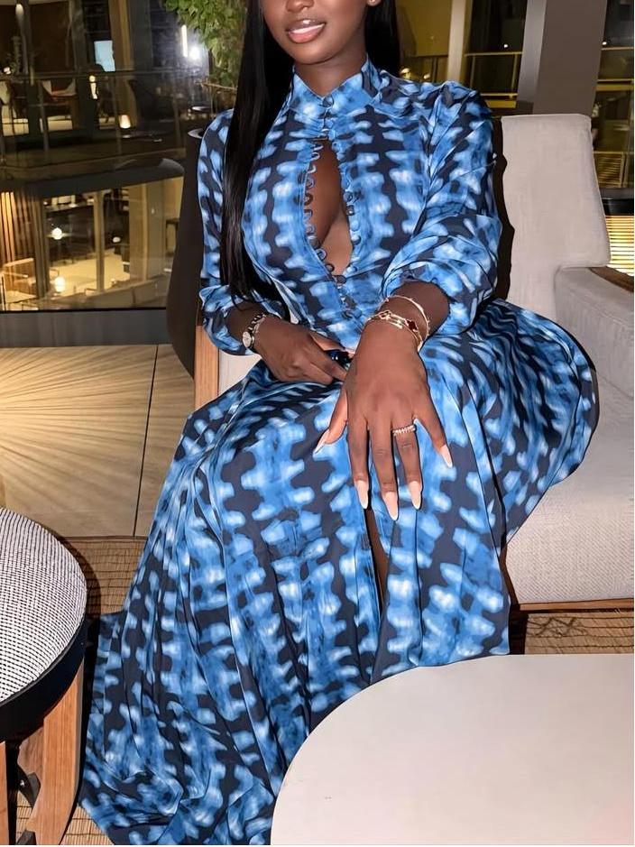 Blaues Batik-Maxikleid mit Knopfleiste