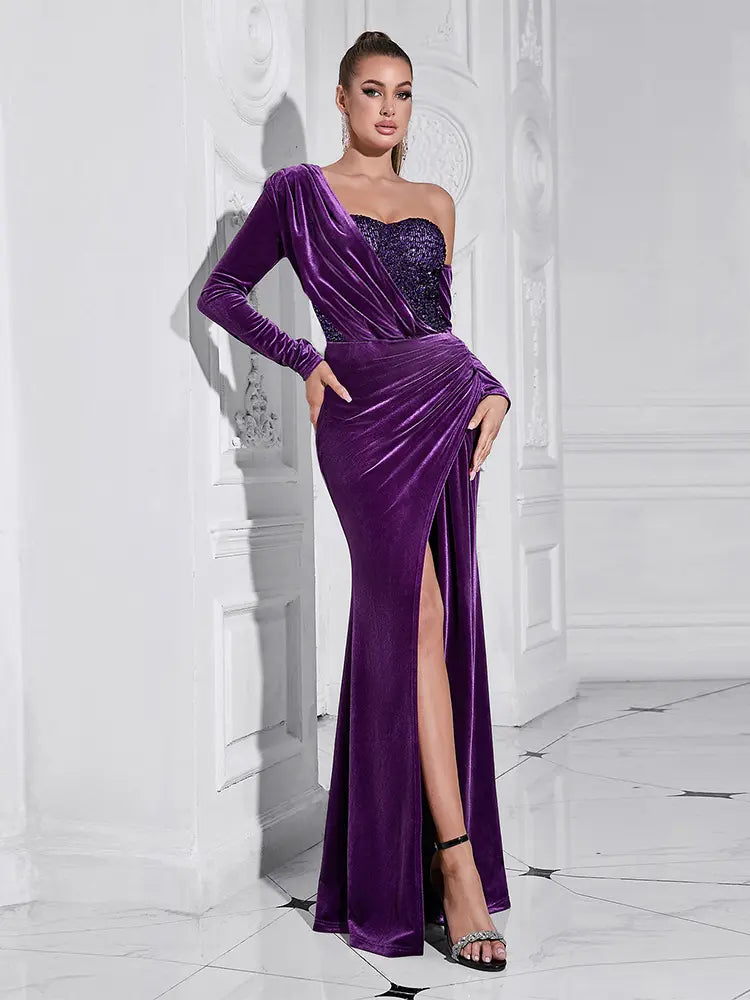 Lila Pailletten-Kleid mit hohem Schlitz