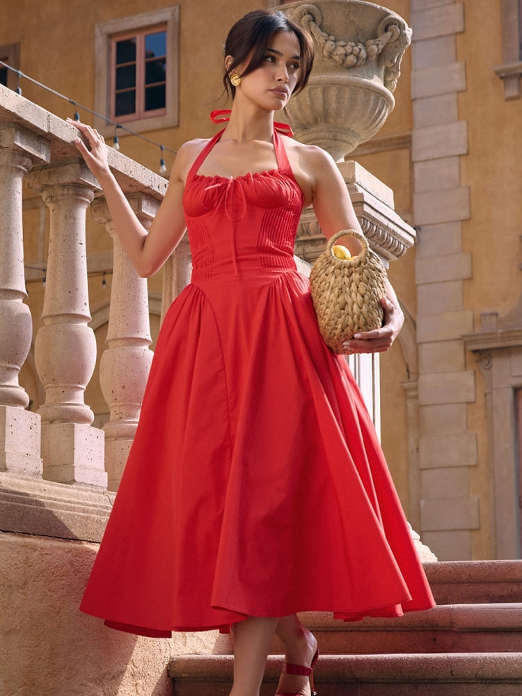 Rotes rückenfreies Neckholder-Midikleid