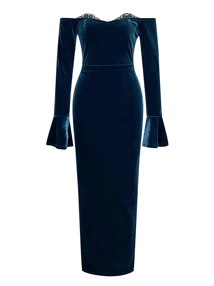 Samtkleid mit Glockenärmeln und Spitze
