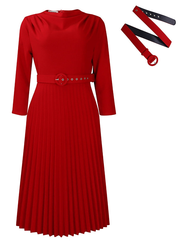 Elegantes einfarbiges Faltenkleid mit Gürtel