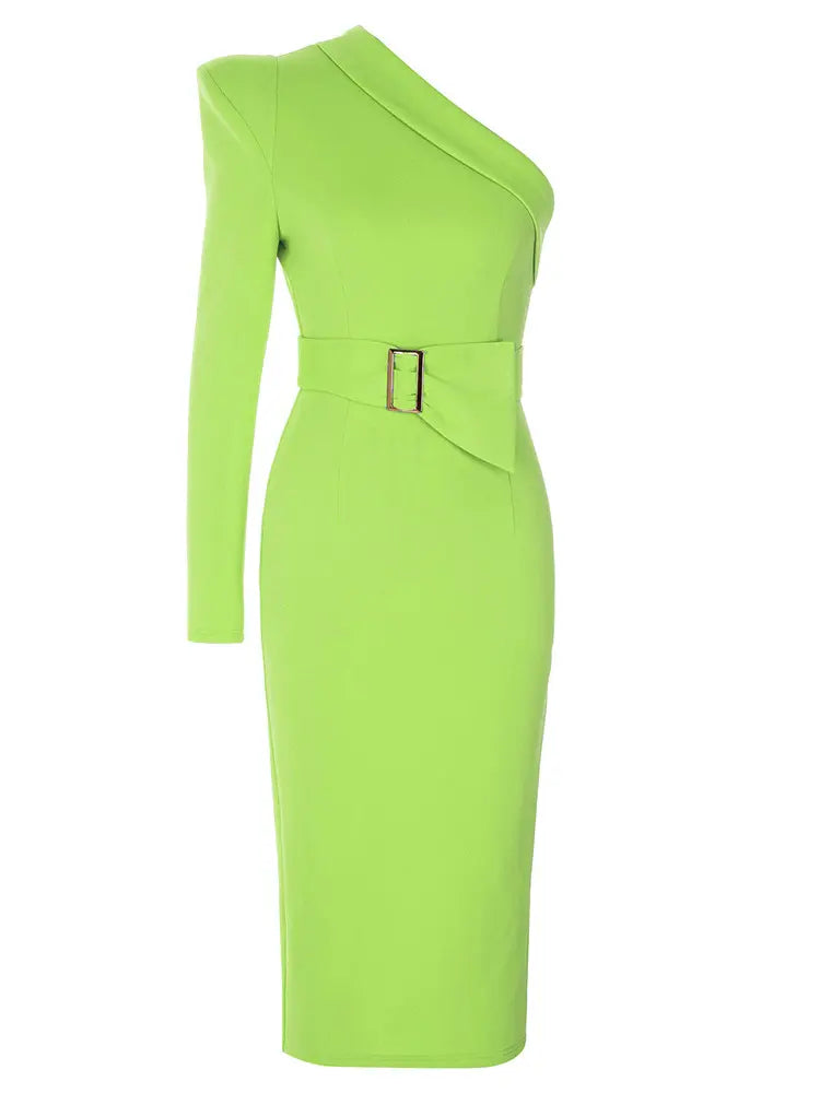 Asymmetrisches One-Shoulder-Kleid mit Gürtel