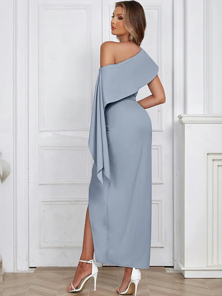 Schickes asymmetrisches schulterfreies langes Kleid