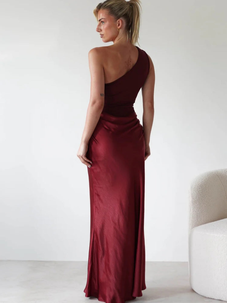 Ärmelloses Kleid mit asymmetrischem Ausschnitt