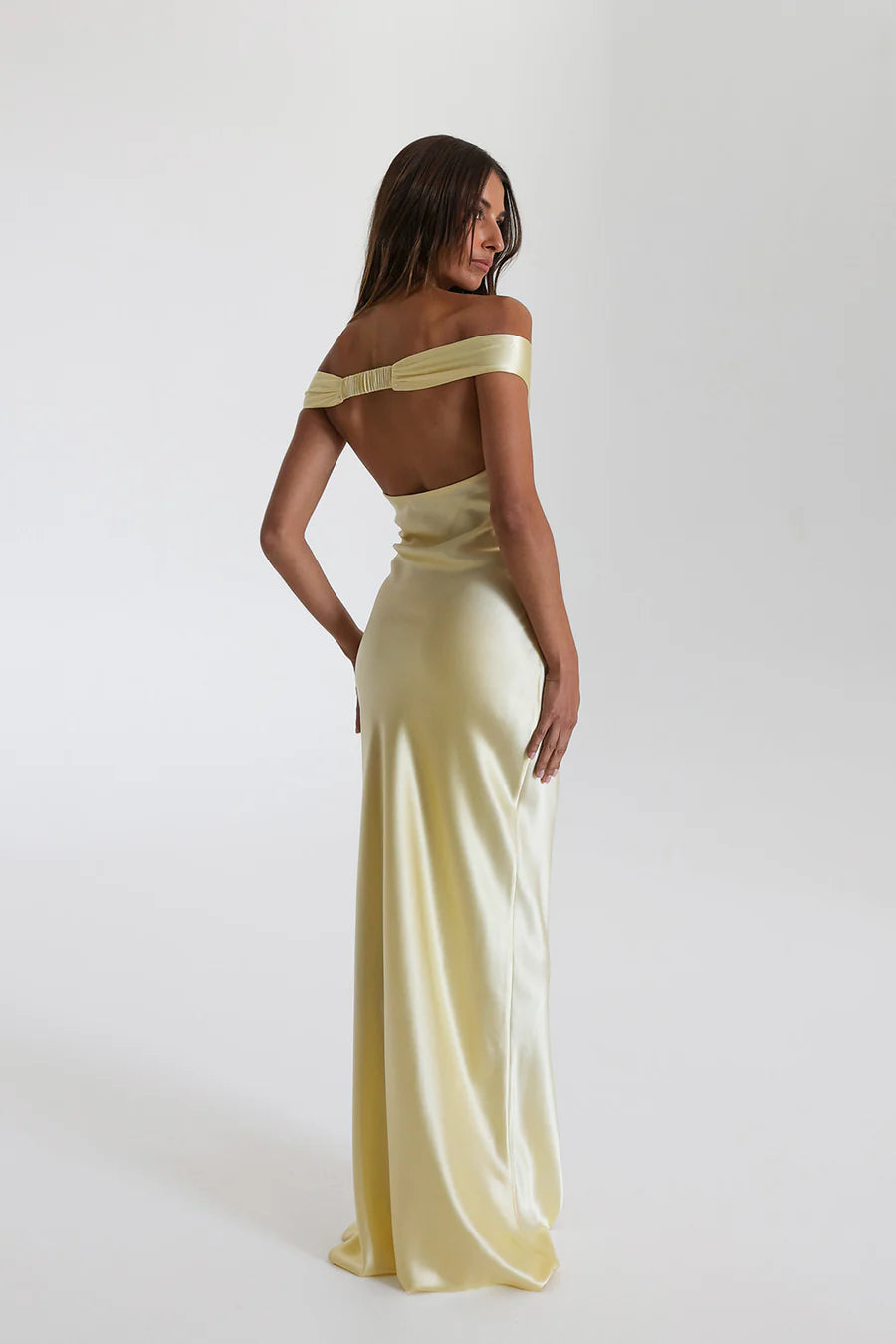 Off-Shoulder Satin-Maxikleid