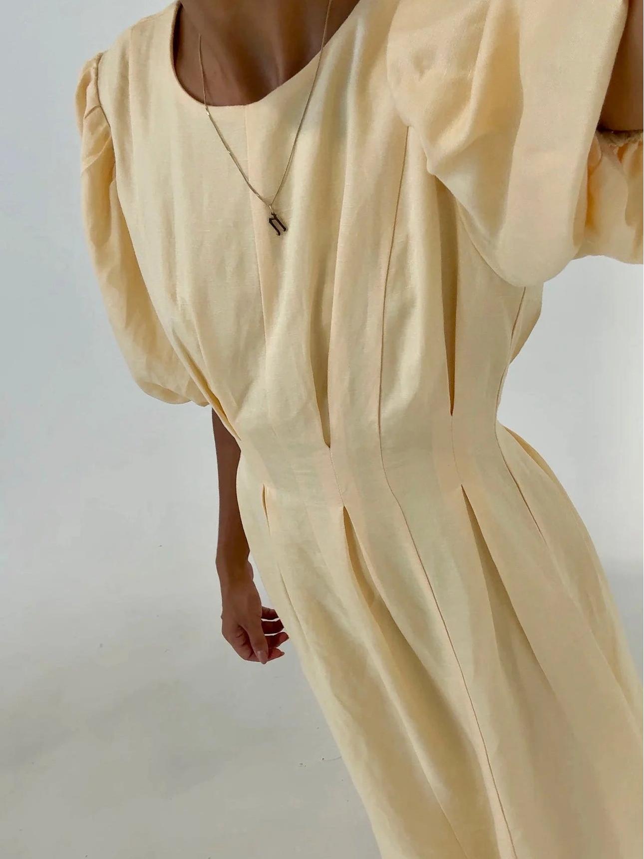 Buttergelbes Maxi-Luftkleid