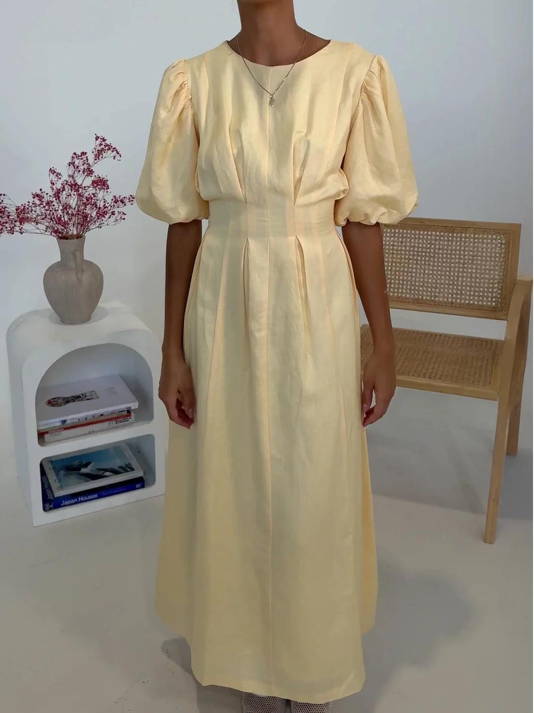 Buttergelbes Maxi-Luftkleid