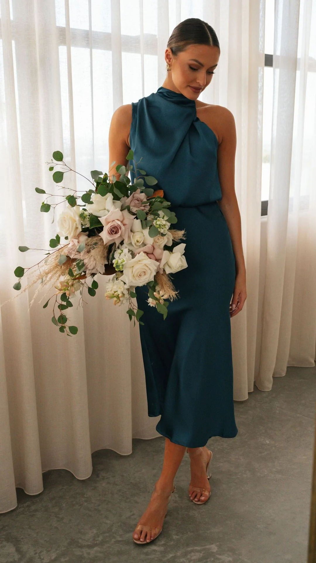 Kurzes Satiniertes Maxikleid Mit Neckholder Und Raffungen In Orchid