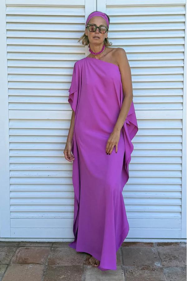 Fließender asymmetrischer Kaftan mit Gürtel