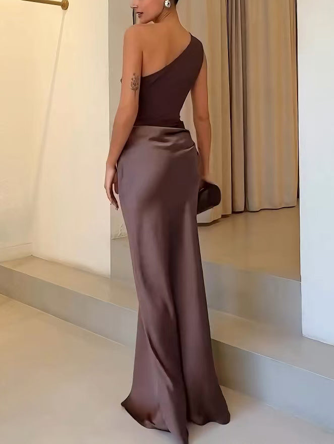 Elegantes, schulterfreies, plissiertes Party-Maxikleid